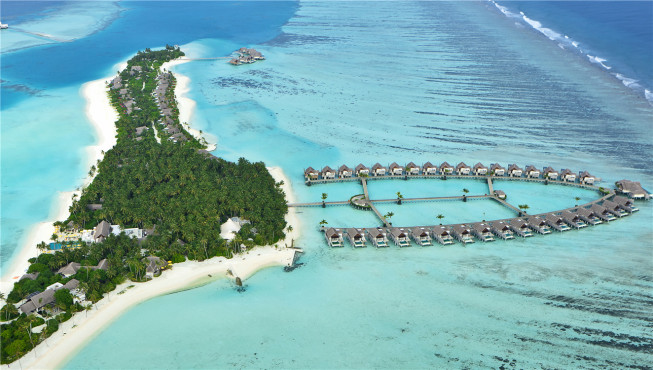 尼亚玛私人群岛度假村位于Dhaalu环礁的西南部，从马累国际机场乘坐水上飞机，45分钟即可抵达。
