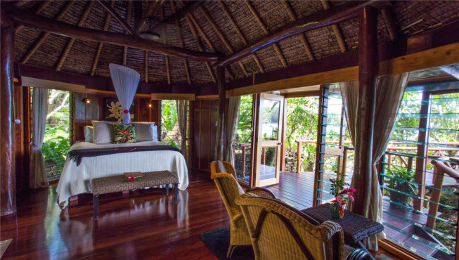 度假村共有19间各不相同的私密别墅，它们藏匿在瓦努阿岛上高耸的密林之中。