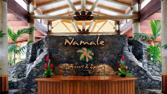 坐落在瓦努阿岛上的斐济娜玛蕾度假村，坐拥了525亩惊人的热带美景。