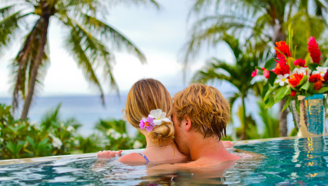 屡获殊荣的塔韦乌尼岛棕榈树度假酒店正坐落在塔韦乌尼岛美丽的海滨。