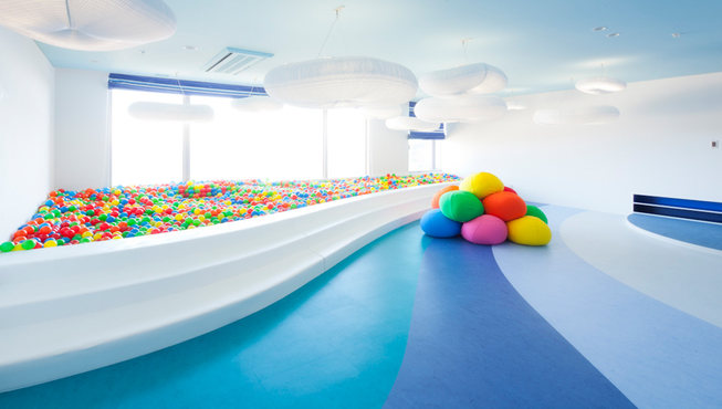 度假村里的海洋球也是小朋友们乐不思蜀的地方。