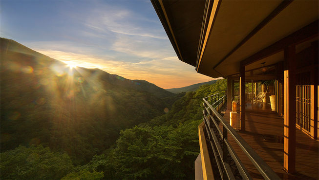 位于日本神奈川县足柄下郡箱根町宫之下的箱根吟游，是“日本最难预约的旅馆”之一。