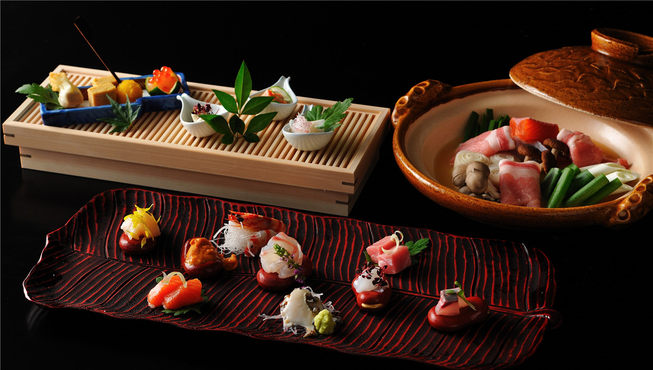 “龙神锅（主打伊势龙虾及牛腰肉的会席料理）”是酒店最重要的主打美食之一。