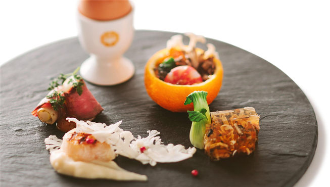 酒店原创的“金谷流怀石”将现代西式美食与日本传统怀石料理的精髓巧妙结合。