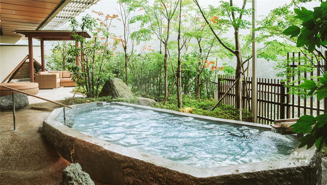 金谷酒店的汤池是缓解一日疲惫的理想场所。