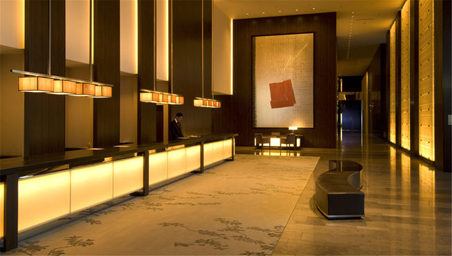 酒店的设计灵感主要来自于日本的两个理念：日本传统黑白画墨绘和门。