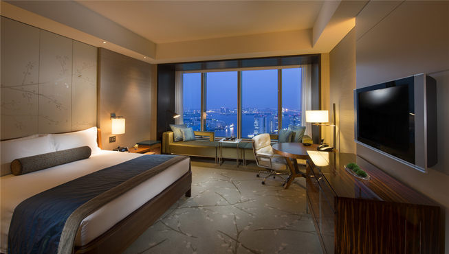 290间豪华客/套房的设计融合了现代感的奢华与富有日本传统特色的氛围。