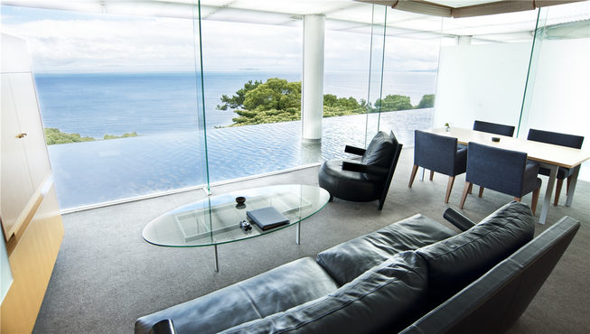 由世界级建筑大师隈研吾操刀的海峯楼仅有4间海景客室。