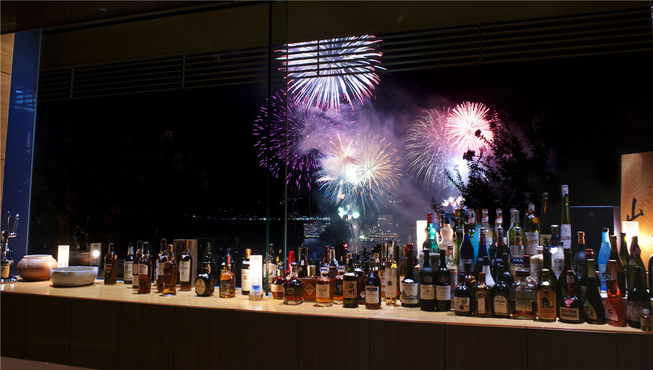 晚餐后，去酒吧边小酌边赏热海夜景不失为睡前享受。