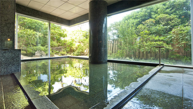 若您在抵达时预约租赁酒店的温泉浴场，那么在包租的这50分钟内，您便能和亲友独享舒适温泉。