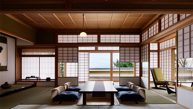 HIRAMATSU由热海腹地的私人老宅改建而成，在保留原有建筑风味的基础上巧妙融入西式元素。