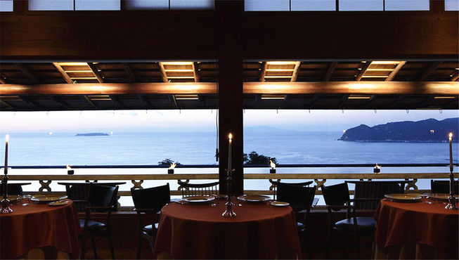 酒店的餐厅是赏夕阳景的理想去处，来这里一边观景一边赏味无疑是至上体验。