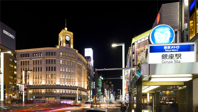 在新宿、银座、表参道等繁华商业区，不同年龄不同风格的人都能享受购物的乐趣，满载而归。