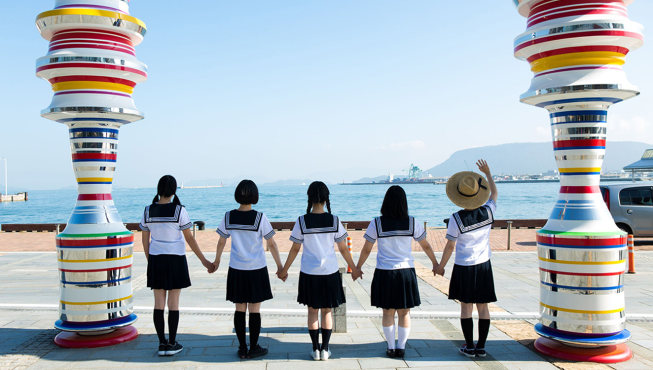 濑户内少女歌剧团游玩高松港。