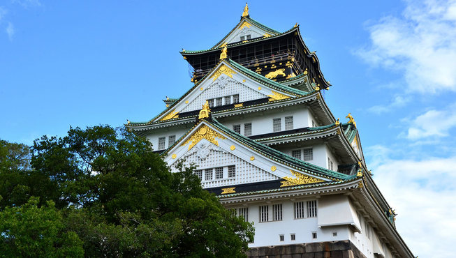 大阪城天守阁等古刹城郭展现了大阪的历史底蕴。