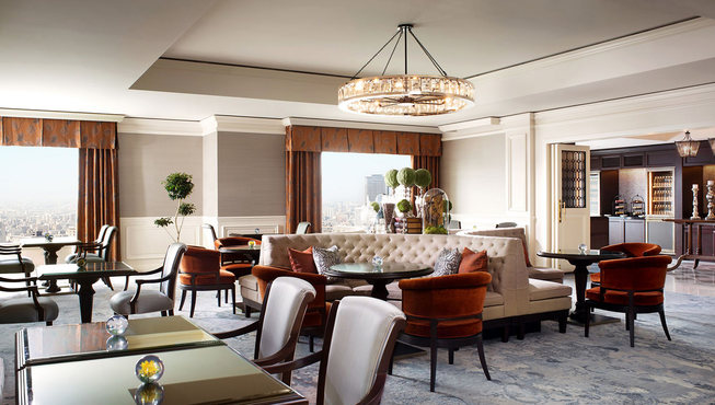 这座独特的五星级酒店拥有18世纪英国贵族宅邸的外观与风格，内有450件艺术品及古董收藏、雅致的活动区域以及日本最大的客房之一。