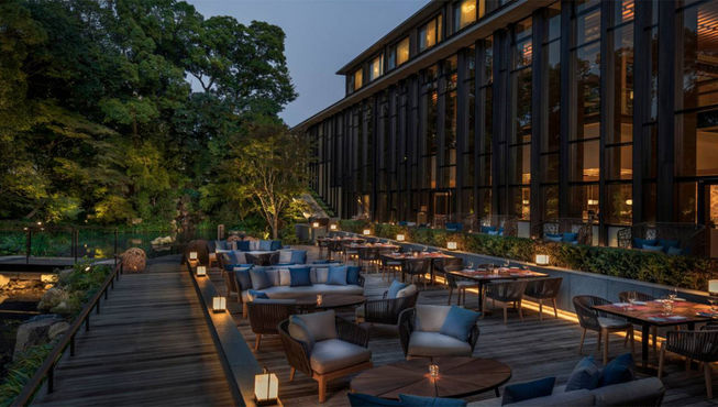 酒店内的Brasserie餐厅专为挑剔的食客准备了融入料理精粹的现代创新美食。