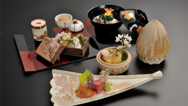 作为京都知名的料理旅馆，祗园畑中为客人奉上因四季变化而各有不同的应季美味。