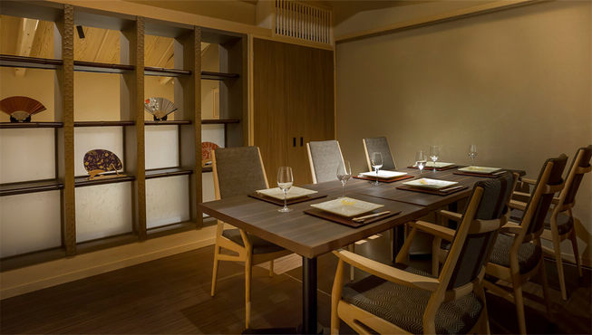 秘境餐厅“樱花之里”适合喜欢悠享团体用餐时光、或需要特别款待重要宾客的人前往。