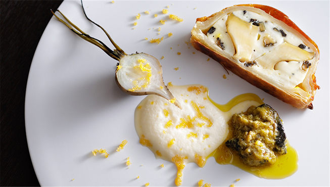 酒店精选琵琶湖新鲜水产及近江地方产时鲜，以融合东西方料理的美学理念，为您奉上各类饕餮美味。