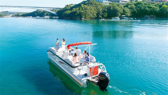 您可以选择参加漆艺、根雕、香道、茶道、观星、船游英虞湾等酒店提供的精彩活动。