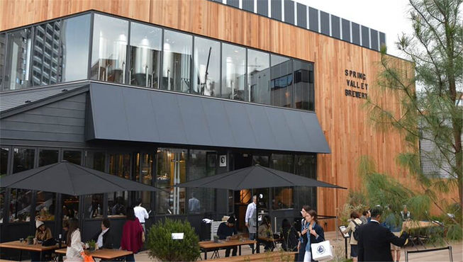 在代官山的繁华商业区尽情购物，满载而归；或前往情调咖啡馆小坐，用另一个角度观察这座城市。