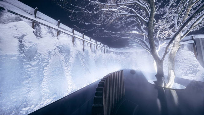 从12月中旬到次年3月下旬，您可以在“冰瀑之汤”欣赏难得一见的冰瀑景观。