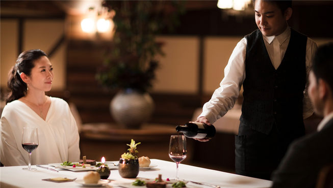 Sonore供应精美的现代法餐，您可以来此享有惬意的用餐时光。