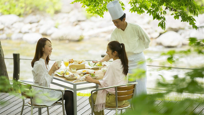 一顿精致的溪流露台早餐将为您开启元气满满的一天。
