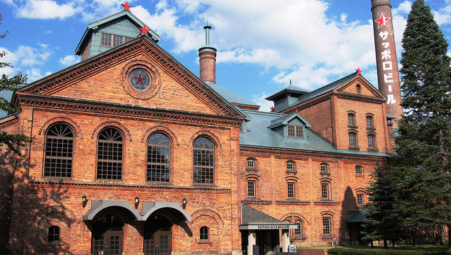 札幌是日本啤酒的发源地，三宝乐啤酒（Sapporo）是日本历史最悠久，也最受欢迎的啤酒品牌之一，自1877年起就在札幌酿造，现在营销全球。
