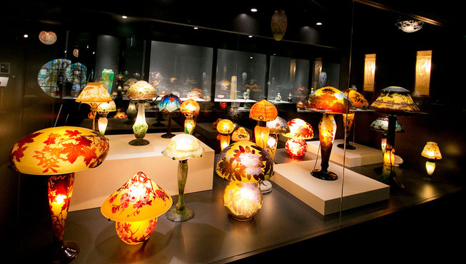 港口城市小樽，因自古以来制作渔业使用的玻璃浮球，玻璃制作工艺技术发达。