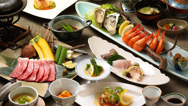 旅馆料理使用的是从北海道小樽市附近捕获的海鲜和新雪谷等地方的蔬菜，都是经过精心挑选。