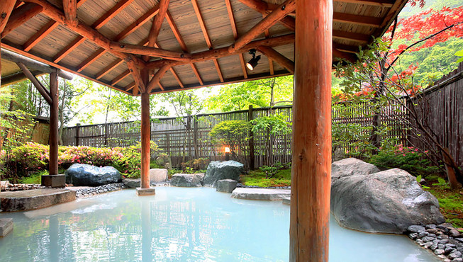 花游乐的温泉种类也非常丰富，包括硫磺泉、单纯硫磺泉、子宝泉等。