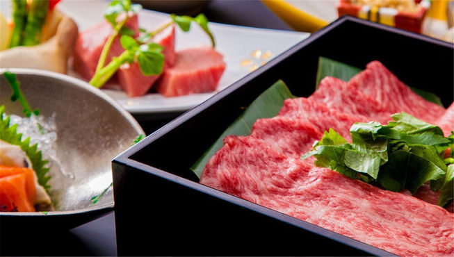 小川屋当然也提供著名的飞弹牛，肉质柔软，一口咬下，香浓肉汁在唇齿间芳香四溢