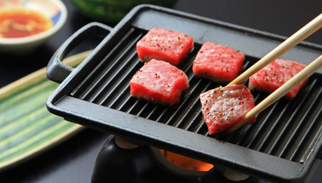 每间客房都可在私人餐厅享用美食。而每月一更的会席料理更有当地名产飞弹牛肉。