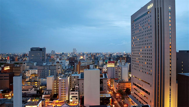 地处市中心的名古屋希尔顿酒店地理位置优越，步行约3分钟可达伏见地铁站。