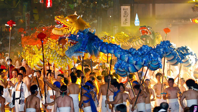 每年8月，下吕温泉乡都会举办盛大的龙神火祭。