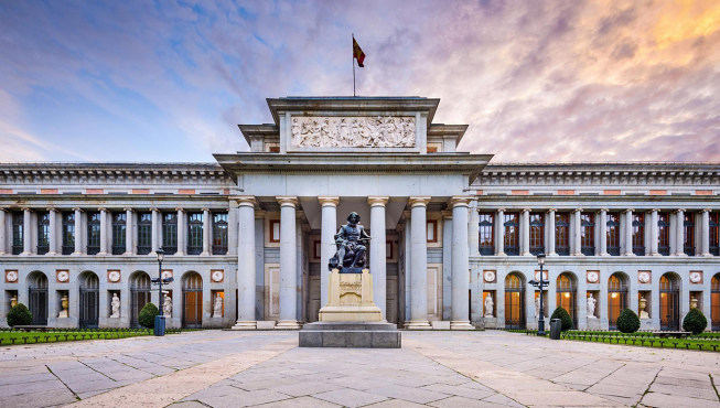 普拉多美术馆建于18世纪，被认为是世界上最伟大的博物馆之一，亦是收藏西班牙绘画及雕塑作品最全面、最权威的美术馆。