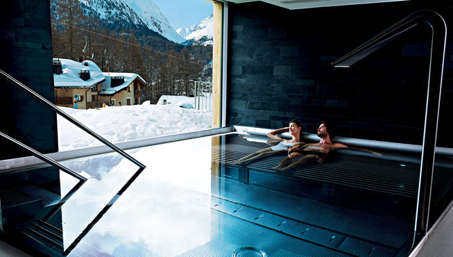 酒店的水疗中心蕴含天然元素，让您体验无压力的生活状态。