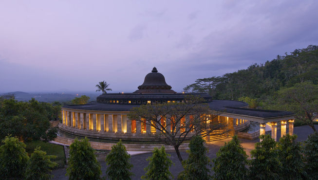 位于爪哇岛中部的安缦吉沃离印尼最重要的古迹世界文化遗产婆罗浮屠