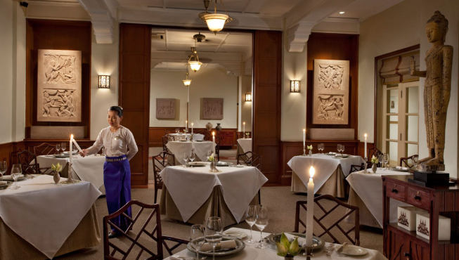 Le Grand餐厅提供皇家高棉美食和精致西式菜肴，金边皇宫的厨师为您烹制皇家高棉美食，美味代代相传。