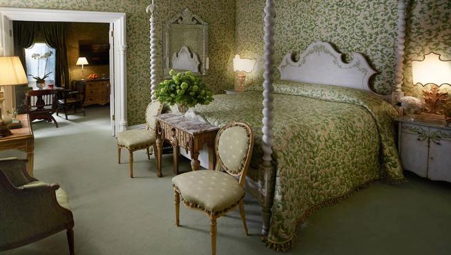 酒店房间保留了其原有的风貌特征，但却配备了最现代的设施。