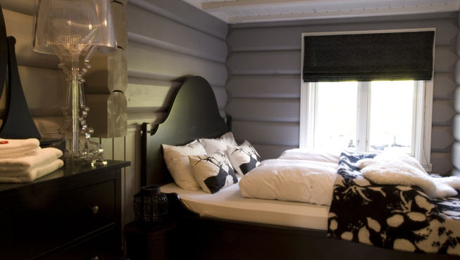 Lyngen Lodge拥有10间充满北欧风情的客房，房间包含免费无线网络连接和私人浴室。