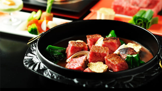 在界 箱根，我们为您准备了使用了大量时鲜山珍和海味的日式套餐料理。