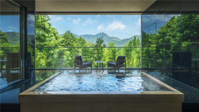 仙石原温泉旅馆均为附露天浴池客房，从客房您就能一睹仙石原山脉绵延不绝的壮丽美景。