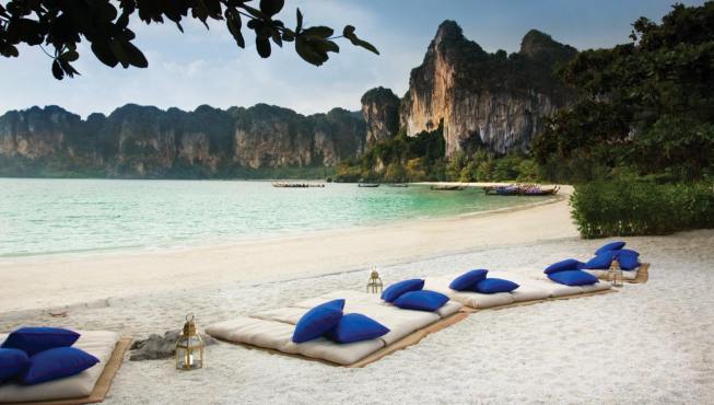 座落在安达曼海岸，位于Nam Mao及Railay 两个出色的海滩之间。
