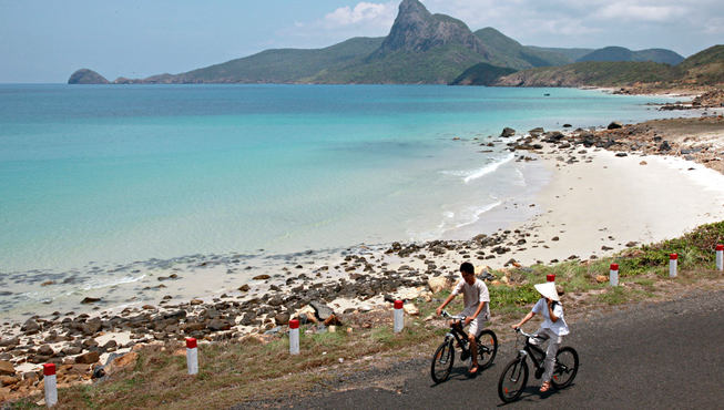 来到这么美丽的岛屿，你感觉到自由的气息在召唤？那就骑上单车来场环岛游。