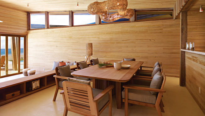 酒店原木的设计与原生态的风格完美匹配，清新自然