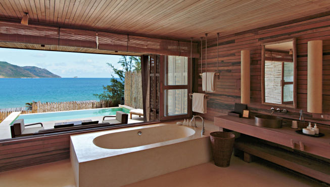 别墅浴室——秉承环保理念，全部可再生的材料制成，让你泡浴也纯天然。