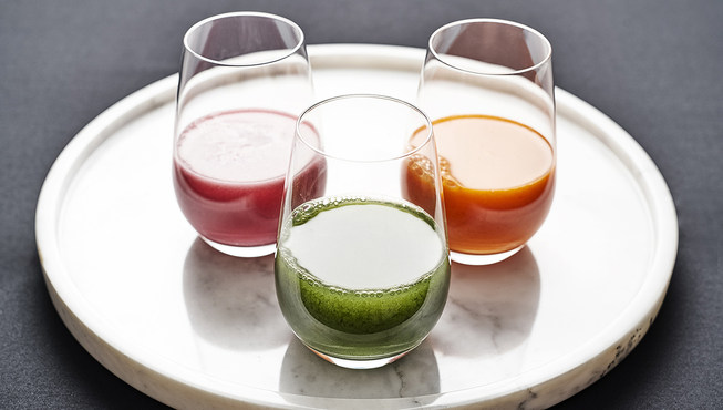 此外，Orchid Lounge供应丰富多样的无酒精鸡尾酒、茶饮和点心。